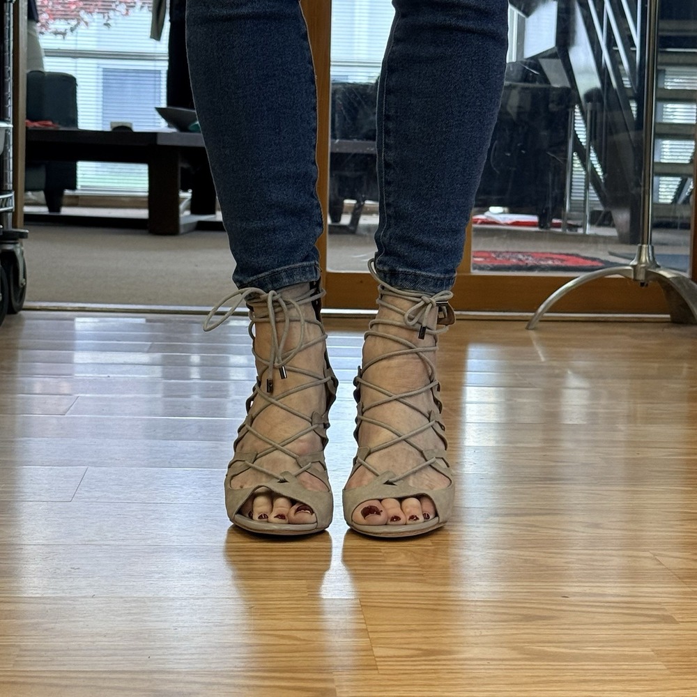 Joie Quinn  Women's Gladiator Suede Sandal Size 9 - Picture 2 of 4